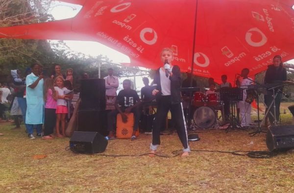 WINTER MARKET ENCANTA VISITANTES COM CULTURA, GASTRONOMIA E TALENTO NO KINGFISHER LAKE INTERNATIONAL SCHOOL