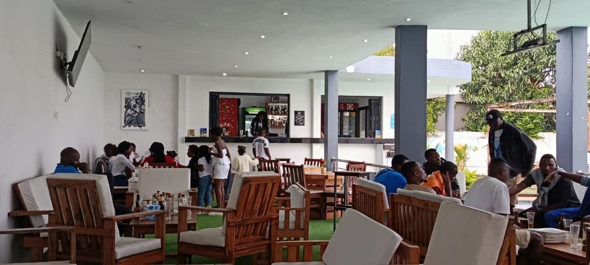 Golfinho Azul — Restaurante e Bar