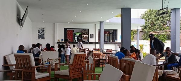 Golfinho Azul — Restaurante e Bar